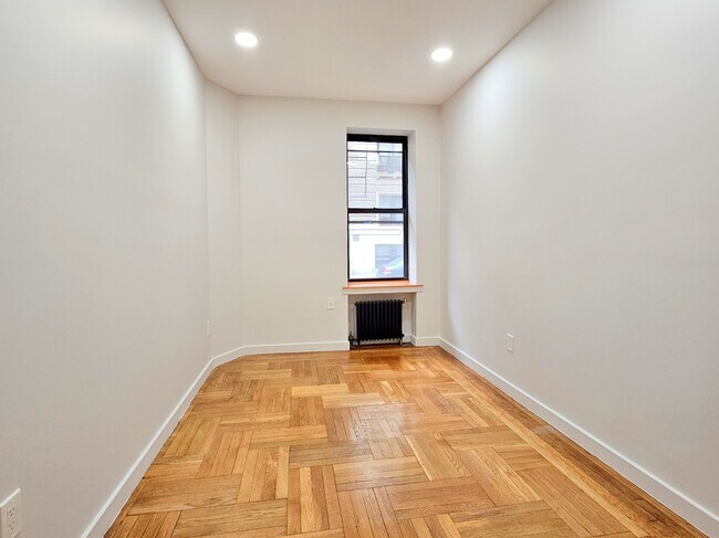 Building Photo - 610 W 150th St