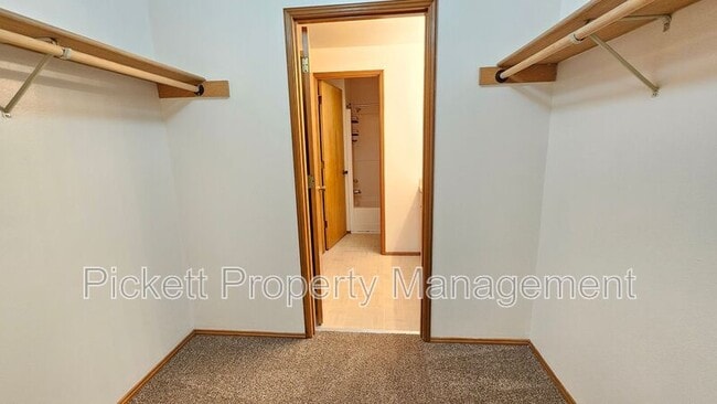 Building Photo - 1334 NE Jasmine Ln