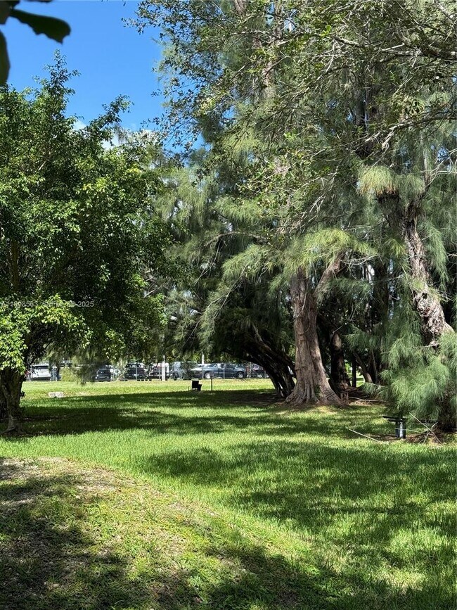 Building Photo - 6705 N Kendall Dr