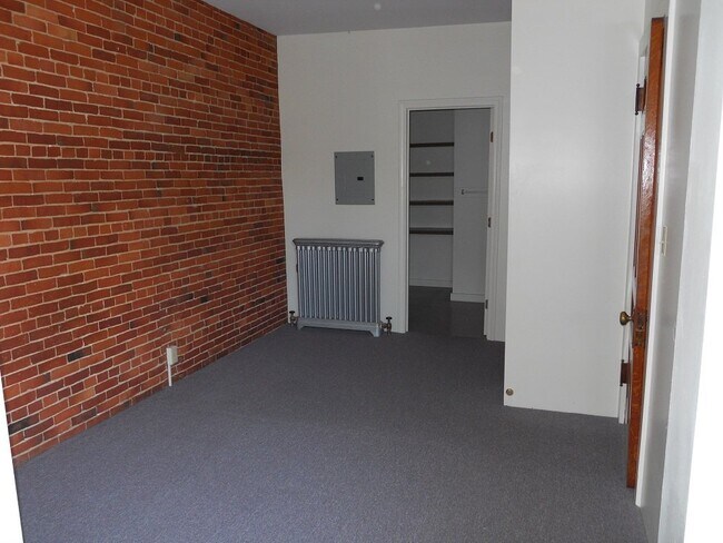 Building Photo - 39 Pleasant St