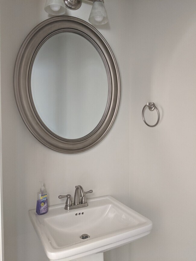 Building Photo - Luxury End-Unit Townhome in Cedar Point, North Harrisonburg!