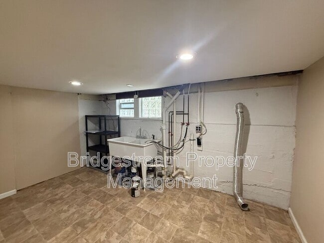 Building Photo - 56 Telford Ave