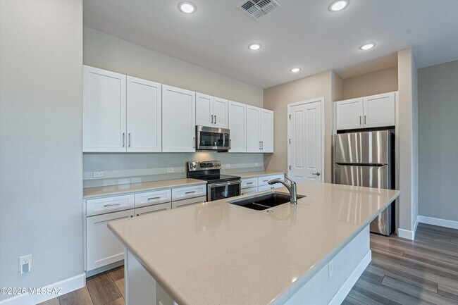 Building Photo - 61370 E Flint Dr