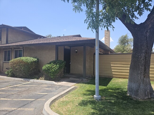 Primary Photo - 3 bed 2 bath Townhome in Tempe
