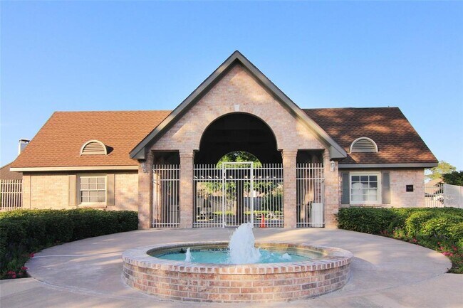 Building Photo - 1215 Campton Ct