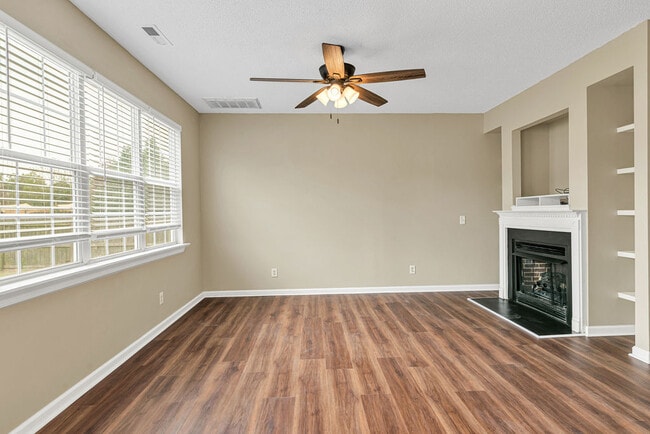 Building Photo - 106 Briar Hollow Dr