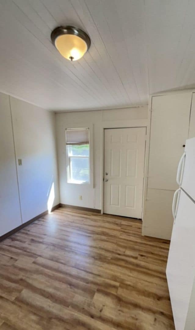 Building Photo - SMALL COTTAGE LIKE HOME IN DESIRABLE WEST ...