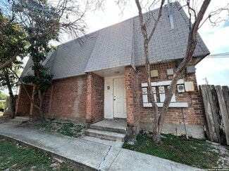 Building Photo - 211 Sprucewood Ln