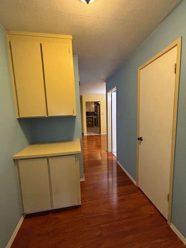 Building Photo - Beautiful Single-Story Townhome on Corner Lot with Private Courtyard & 2-Car Garage