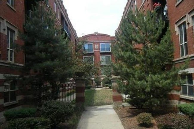 Building Photo - 5146 S King Dr