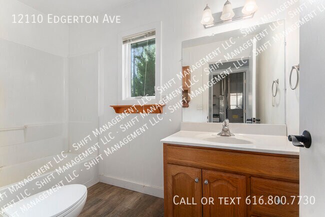 Building Photo - 12110 Edgerton Ave NE