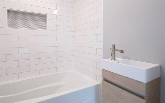 Building Photo - 118 Ruggles Ave