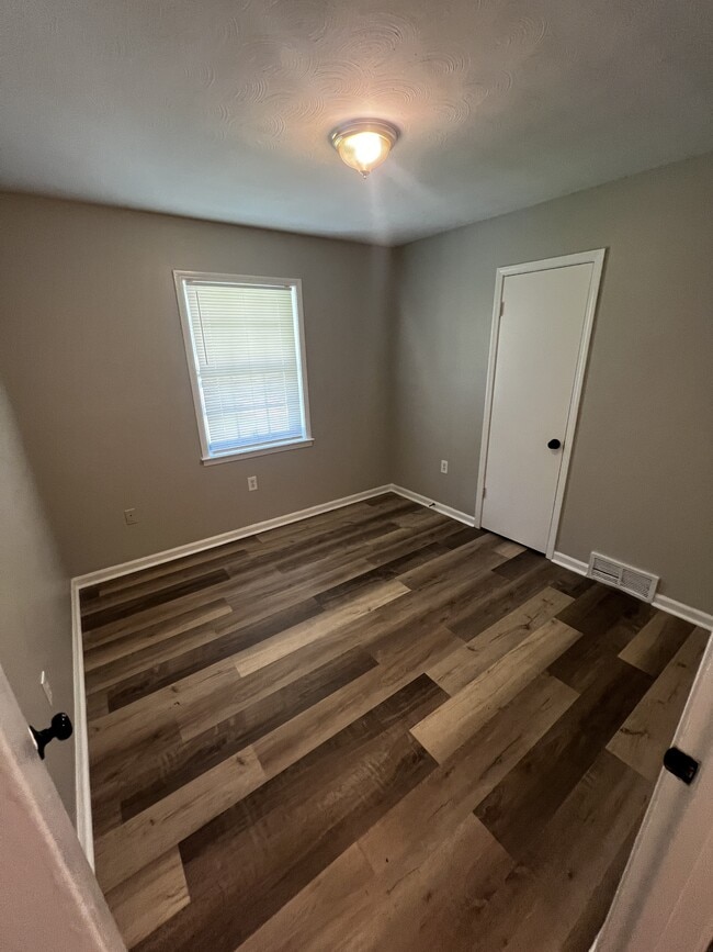 Building Photo - 3424 Gladstone Cove