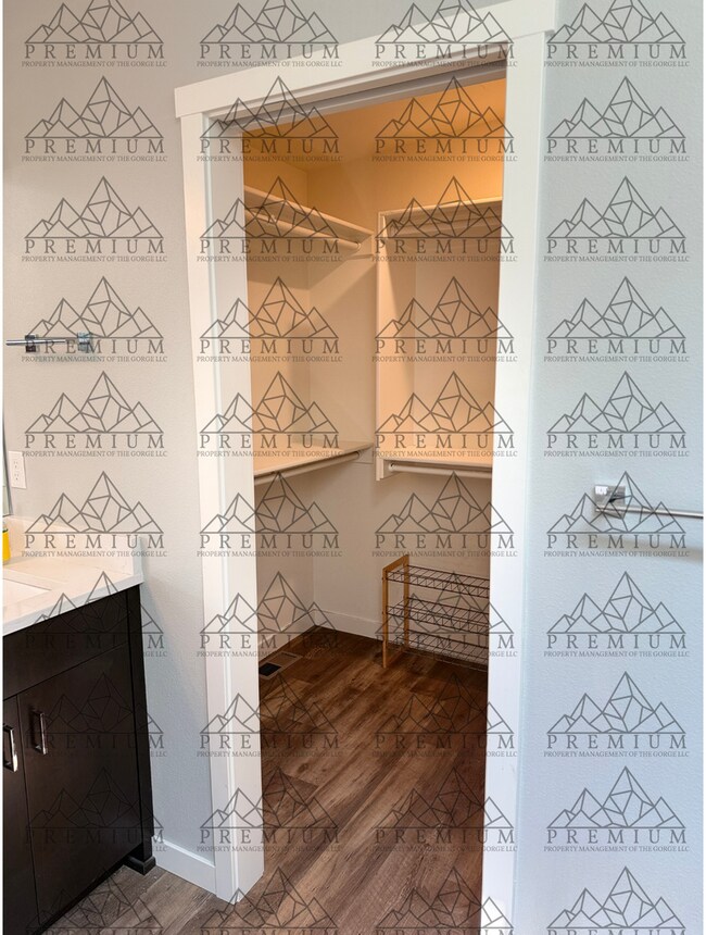 Building Photo - 3 BED 2 BATH FULLY FURNISHED HOME!!!