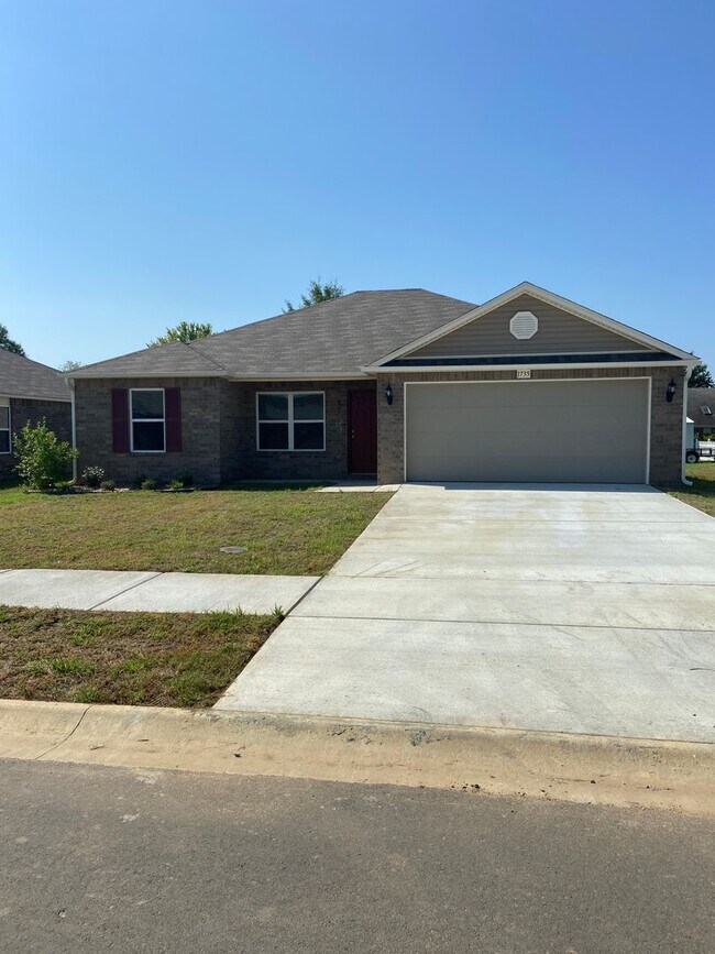 Building Photo - *Pre-leasing* Three Bedroom | Two Bath Home in Conrad Court