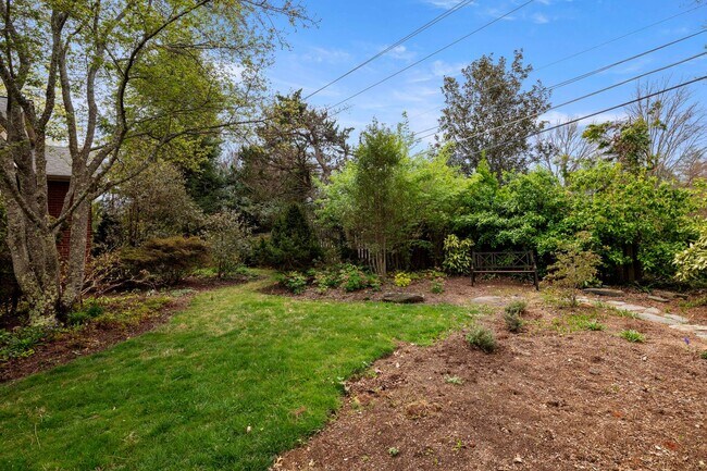 Building Photo - Lake View Park Home - Two Bedrooms Plus Of...