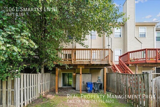 Building Photo - 1061 Smartts Ln NE