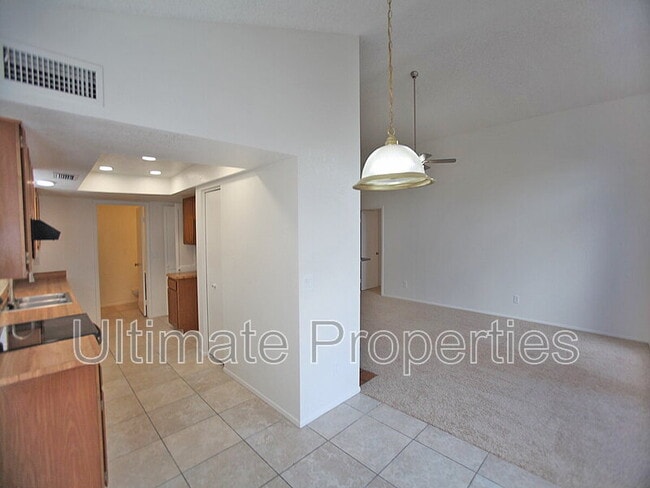 Building Photo - 448 E Topeka Dr