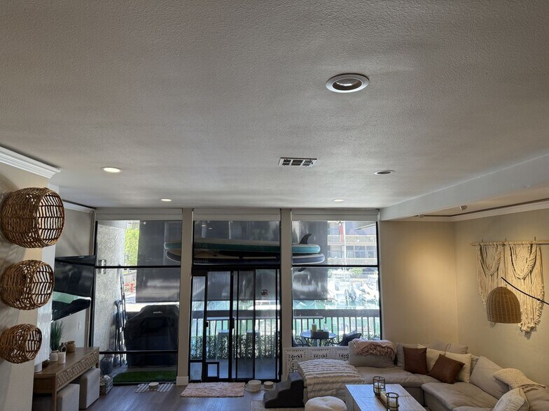 Building Photo - 9125 Marina Pacifica Dr N