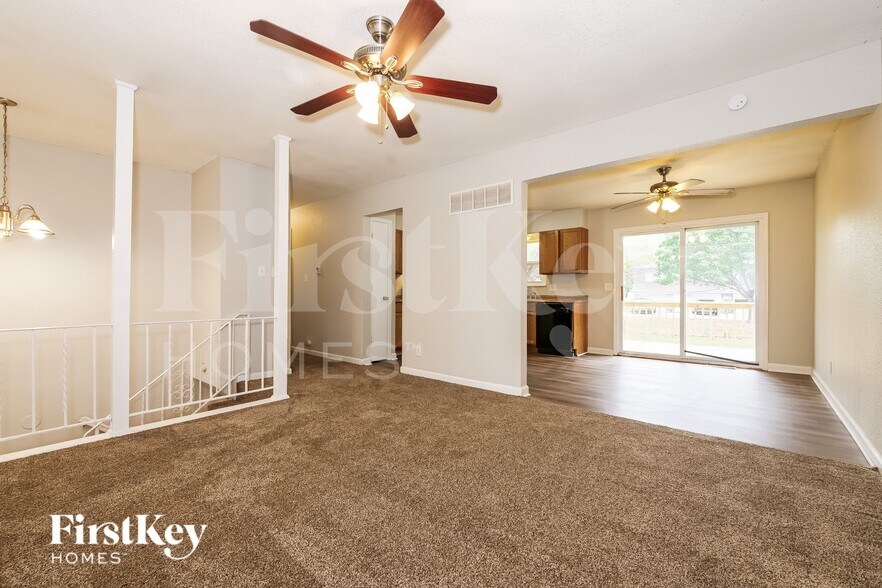 Building Photo - 309 NE Sunnybrook Dr