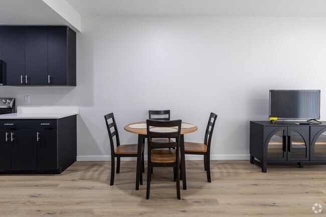 1BR, 1.5BA - 719SF - Dining Room - Warren Valley Apartments