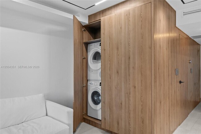 Building Photo - 2301 Collins Ave