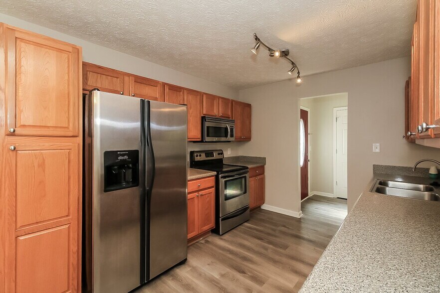 Building Photo - 11 Grier Ln