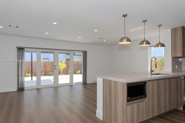 Building Photo - 2795 N 40th Ave