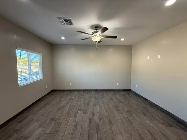 Building Photo - 803 N Van Alstine St