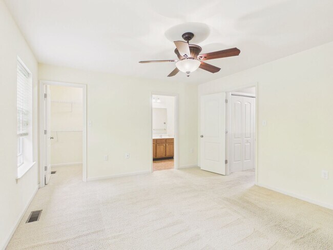 Building Photo - Spacious Townhouse on Mapleton Blvd.