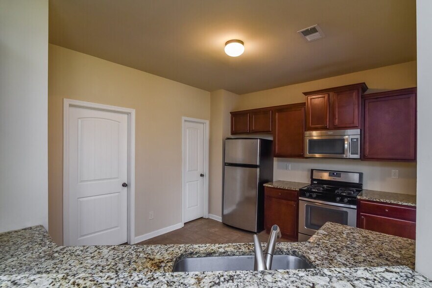 Building Photo - 2325 Morgan Farm Dr