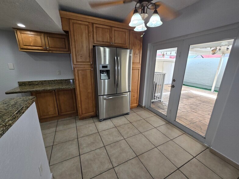 Building Photo - 2270 W 54th Pl