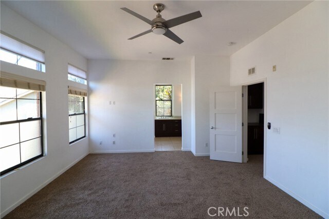 Building Photo - 561 W Maple Ave
