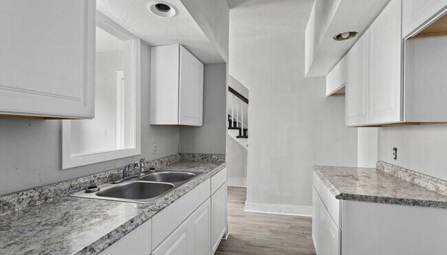 Building Photo - Salina S 1815 1817