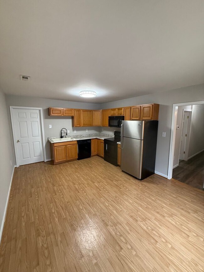 Building Photo - 3 Bedroom 1.5 bath home