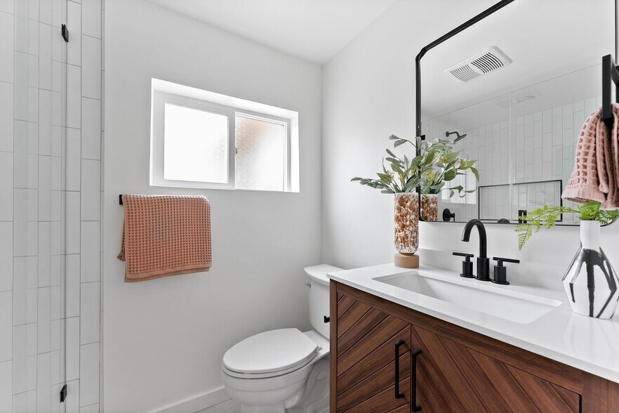 Building Photo - 5192 Orange Pl