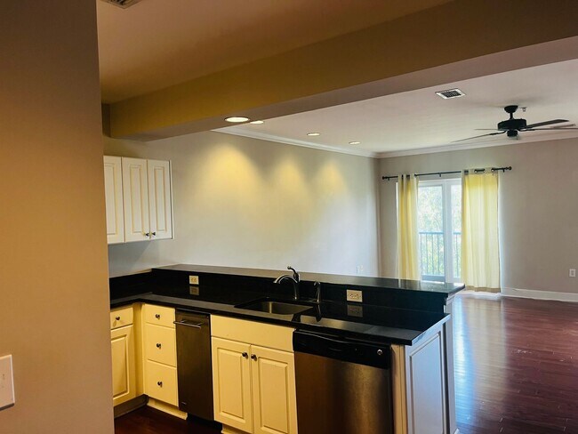 Building Photo - 1 Bed, 1 Bath at Carolina Walk - Steps from Williams Brice Stadium!