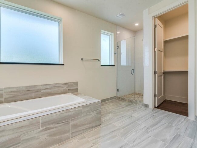 Building Photo - 6412 Carson Rdg