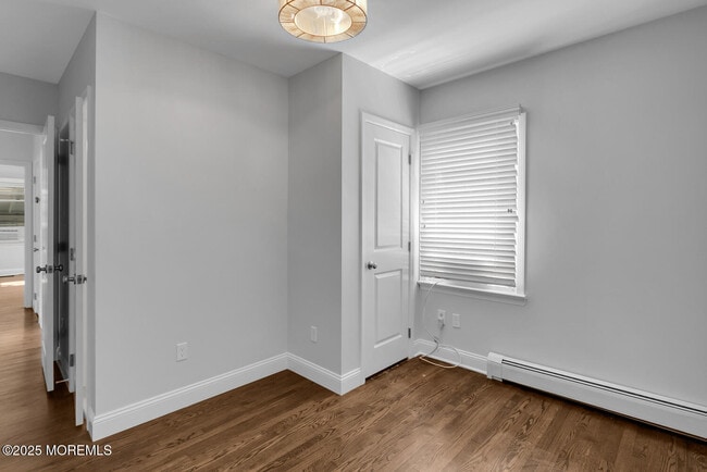 Building Photo - 608 Mercer Ave