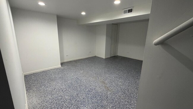 Building Photo - 1322 Fargo Ave