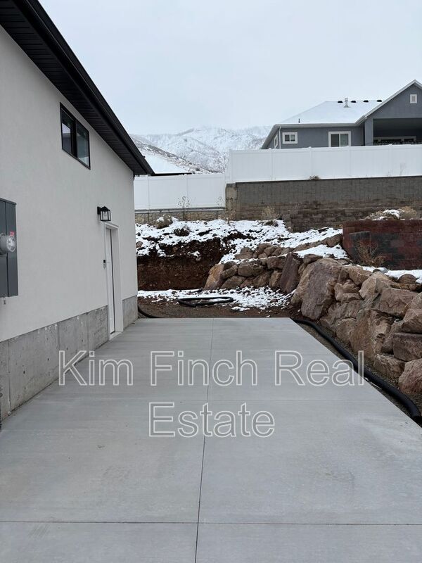 Building Photo - 202 N 910 E