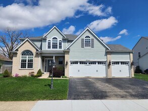 Building Photo - Kenosha 4 bedroom home