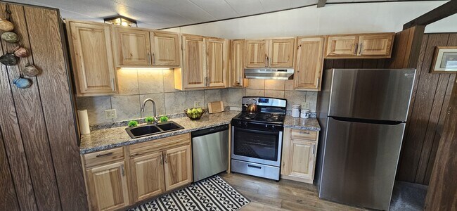 Building Photo - 7 Bert Rd