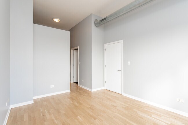 Building Photo - 4537 S Drexel Blvd