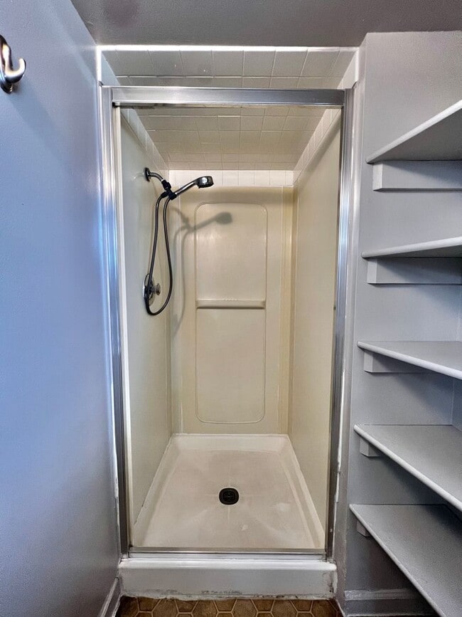 Building Photo - Cozy 2-Bedroom 1-Bath Basement Unit Near UNC!