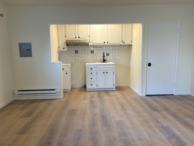 Building Photo - Newly Updated Second-Floor Studio in Palo Alto!