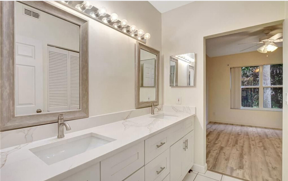 Master Bath - 326 Bradstrom Cir