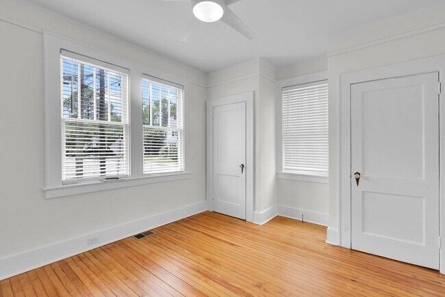 Building Photo - 201 E 48th St