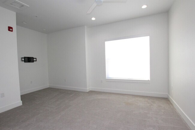 Building Photo - 203 Paschal St