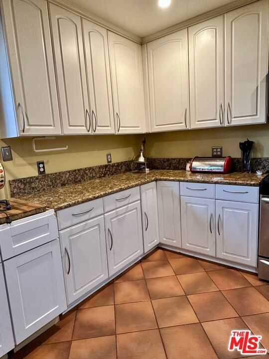 Building Photo - 1362 Masselin Ave